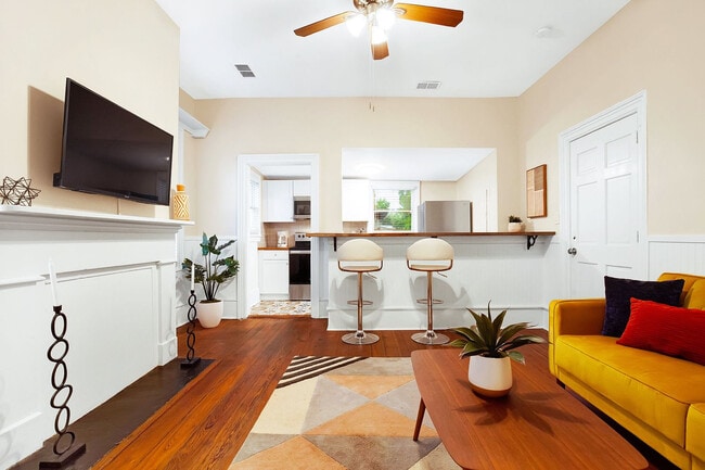 Building Photo - 303 W Park Ave Rental