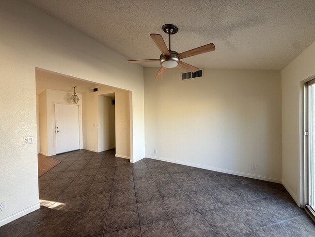 Photo - 3180 S Lindell Rd