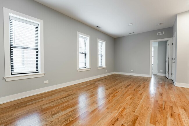 Photo - 344 W Dickens Ave Unidad 4