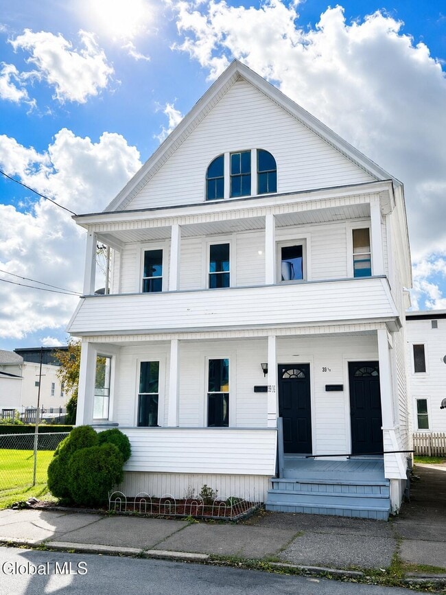 Building Photo - 39 1/2 Milton Ave Unit 1