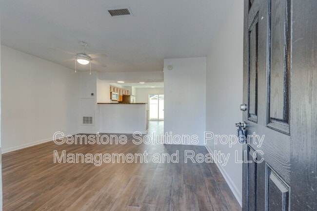 Photo - 1303 Vermont Ct