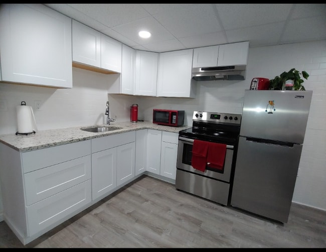 Building Photo - 1 Ella Ave Rental