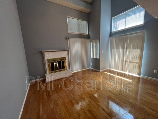 Photo - 8087 Charter Oak Ln