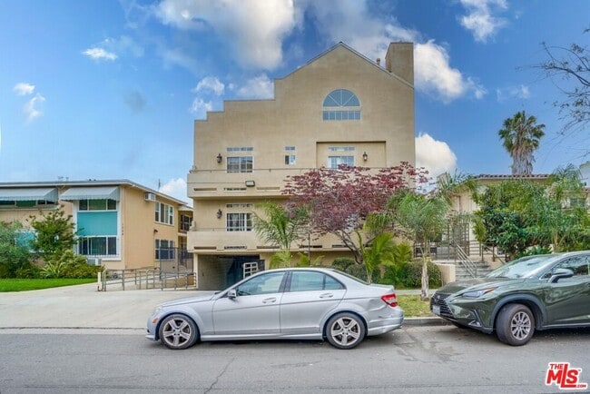 1034 S Shenandoah St Unit 2