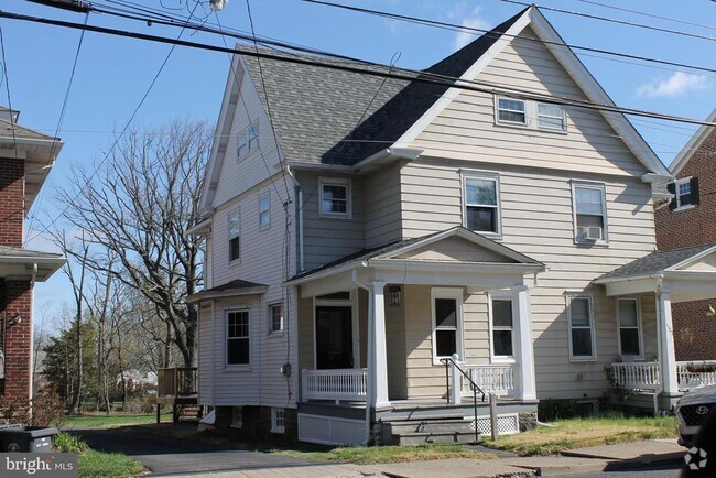 Building Photo - 1105 W Broad St Rental