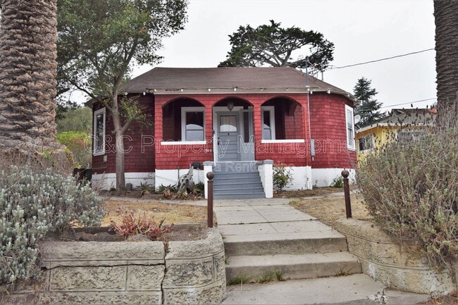 Building Photo - 560 Monroe St