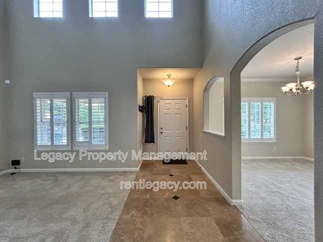 Photo - 523 Cascade Dr
