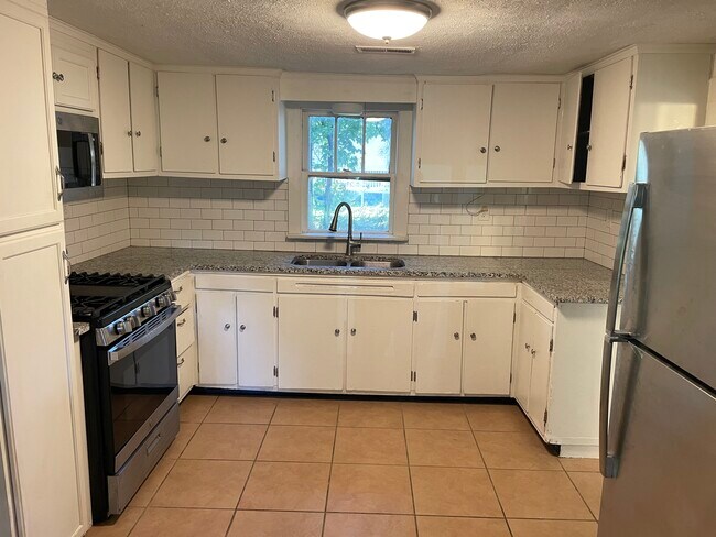 Photo - 2935 Potter St