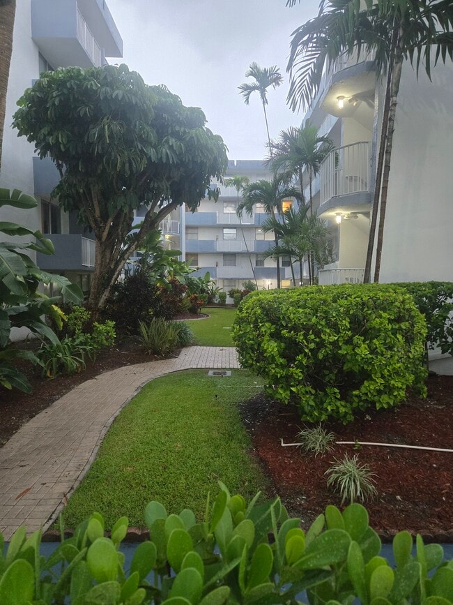 Photo - 1801 S Treasure Dr Unit 528