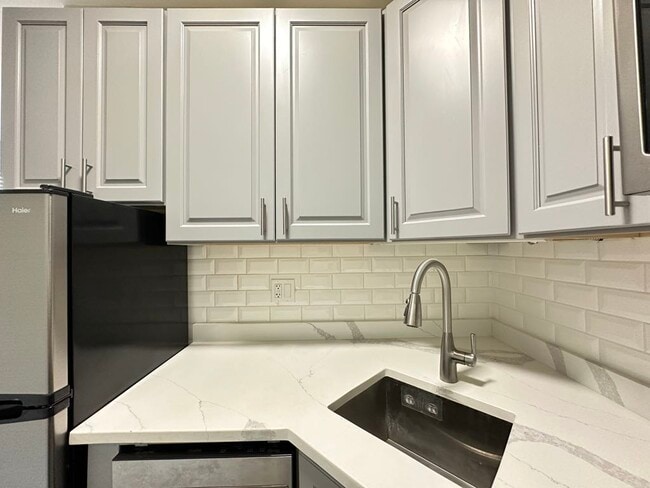 Photo - 545 W Belmont Unit i4