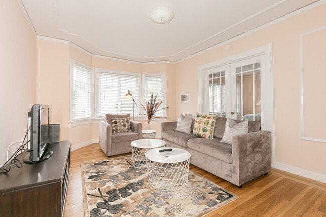 Building Photo - 3434 California St Unit 4