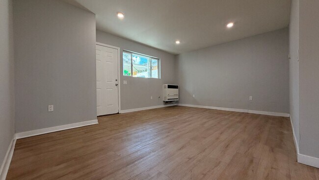 Photo - 923 W 75th St., LLC