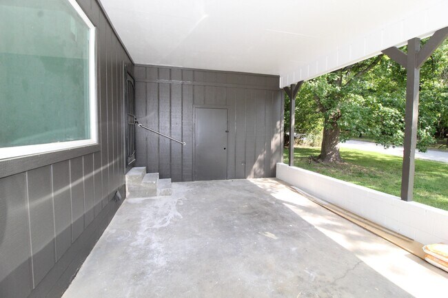 Photo - 50 E 7th St