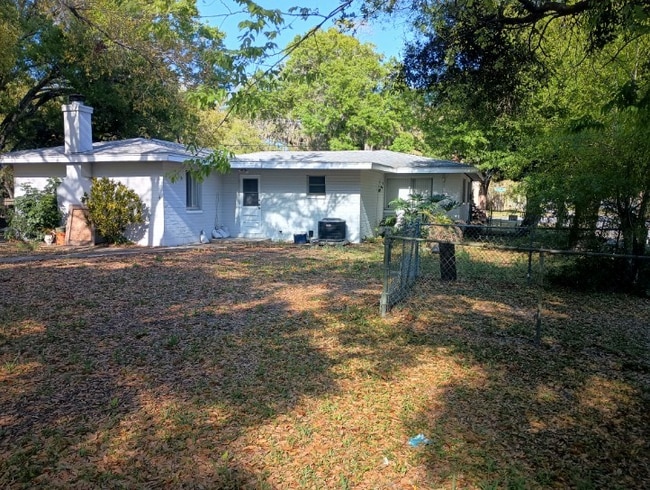 Photo - 200 Center St