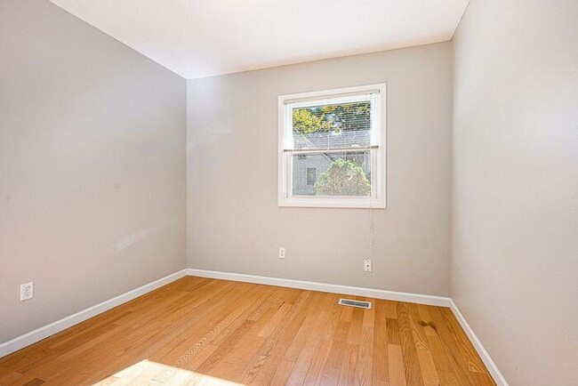 Photo - 1550- Chic 3BR Ranch in Parchment - Sleek,...