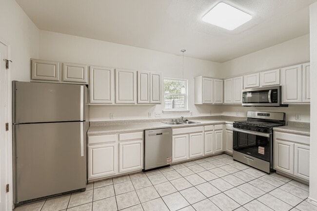 All new stainless steel kitchen appliances - 7207 Bethune