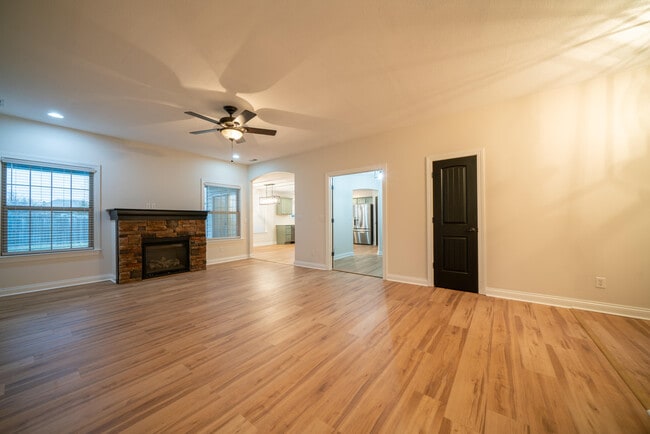 Photo - 3309 Crabapple Ln