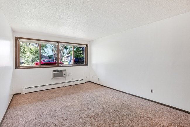 Photo - Larpenteur Villa