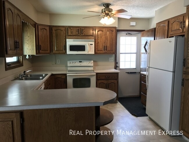 Photo - 233 E Pam Rd