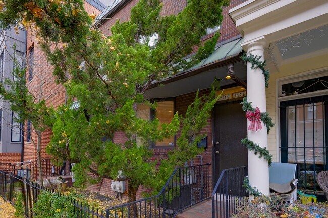 Building Photo - 1771 Swann St NW Unit #1