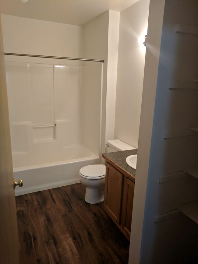 Photo - CUTE, EFFICIENT STUDIO Unit 3335-4