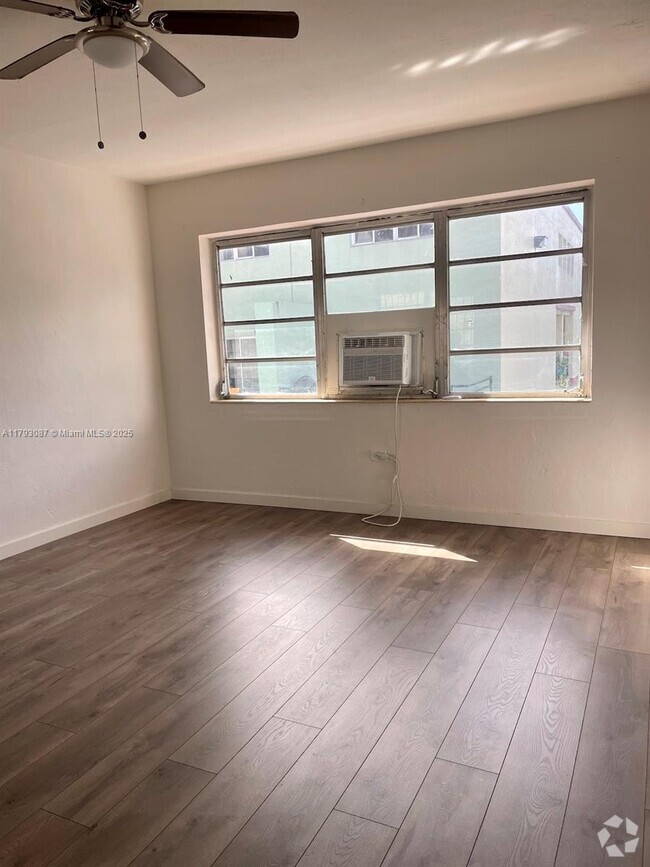 Building Photo - 740 SW 7th St Unit 3 Rental