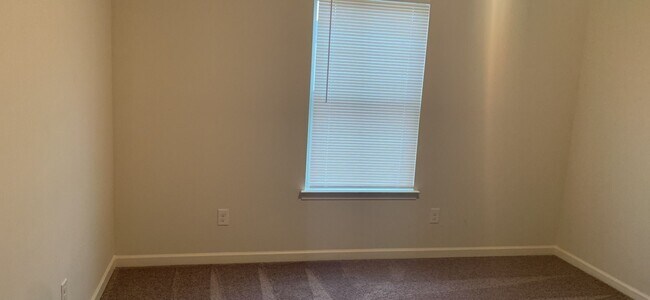 Photo - 4 Bedroom Single Family Home In Lithonia!