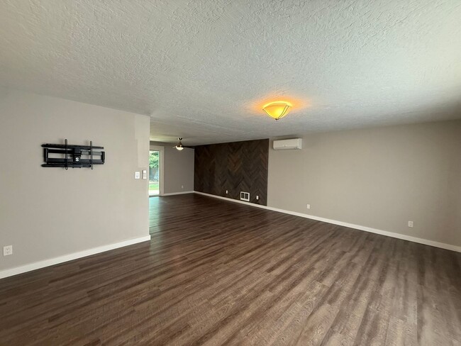 Photo - 640 Lincoln Ave