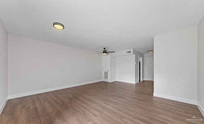 Photo - 8 Continental Dr Unidad 3