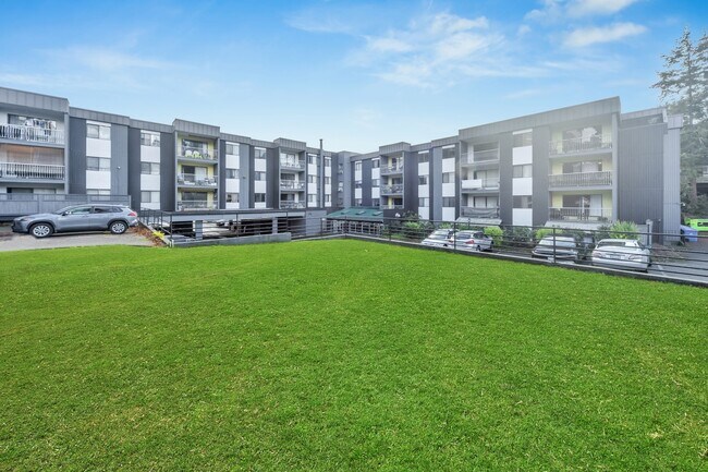 Photo - 4026 Quadra St