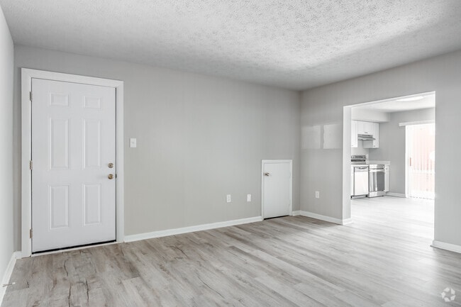 2BR, 1BA - 825SF Renovated