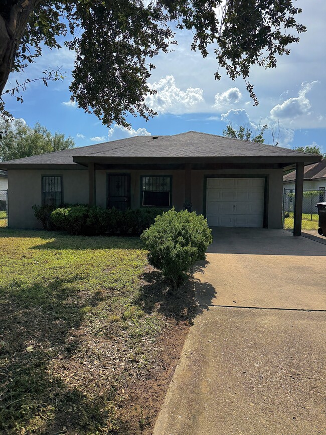 Photo - 4101 E Lopez Dr House