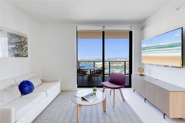 Photo - 601 NE 1st Ave Unidad ID1227496P