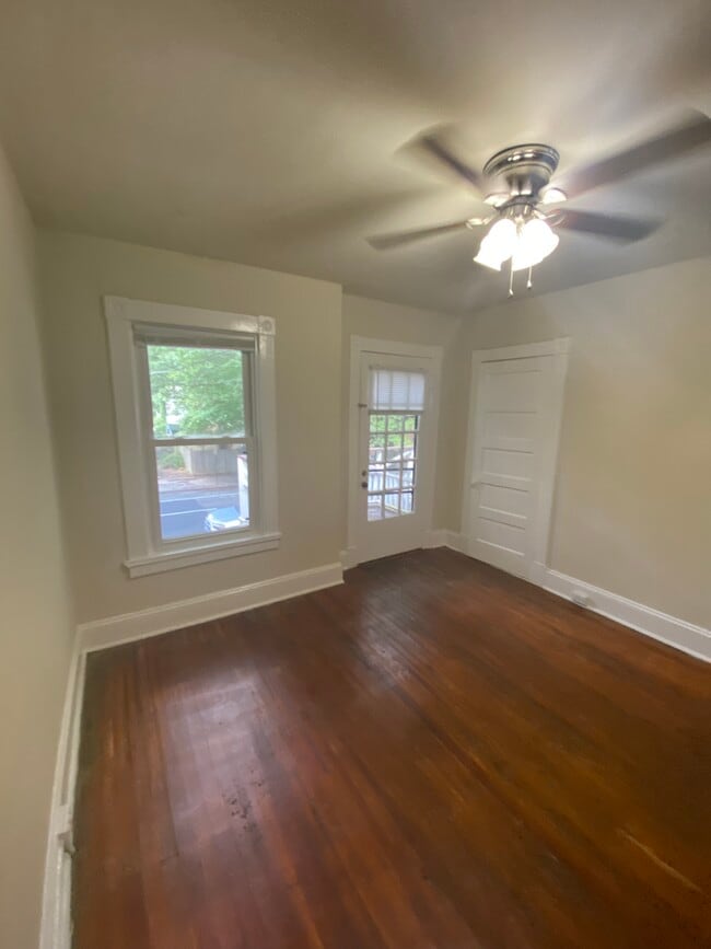 Photo - 3009 Ellwood Ave Unidad C