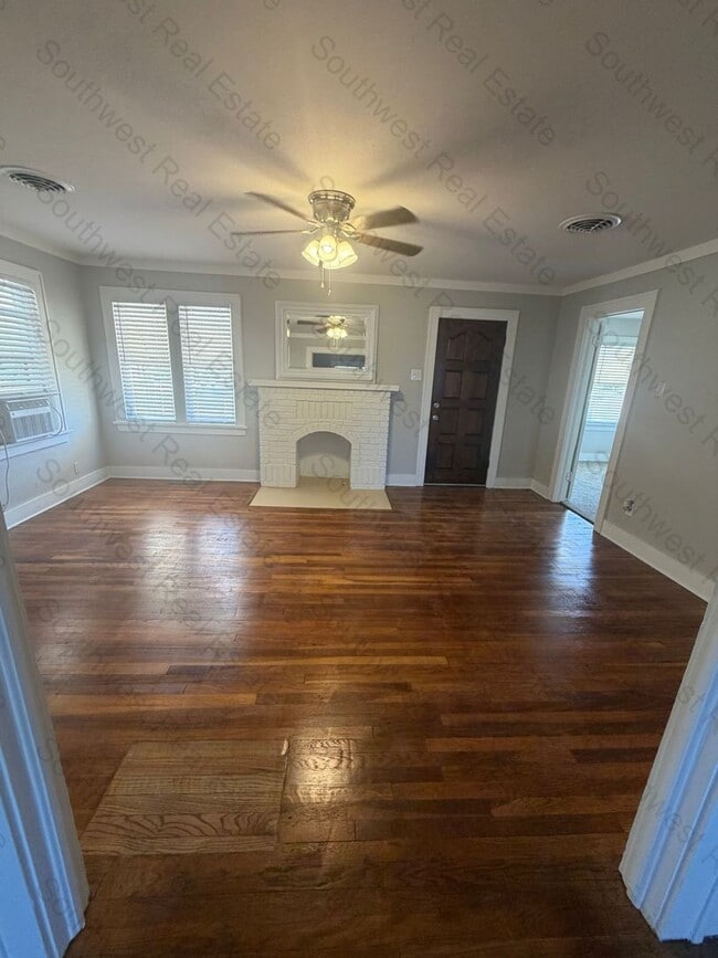 Photo - 200 E 12th St