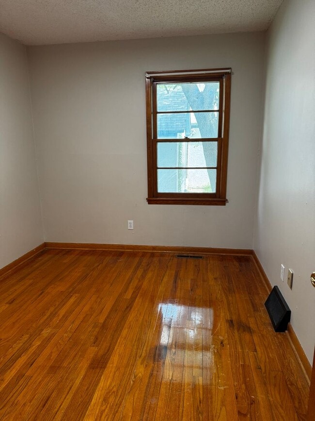 Photo - 119 S Byers Ave