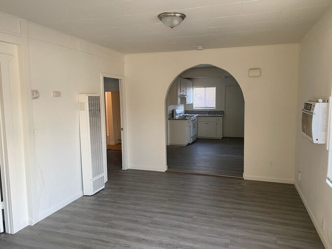 Photo - 207 E Sequoia Ave