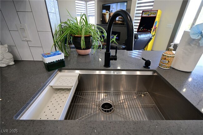 Building Photo - 10161 Bentley Oaks Ave