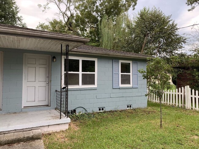 Two Bed Duplex Near Avondale! Great location! - Two Bed Duplex Near Avondale! Great location! House