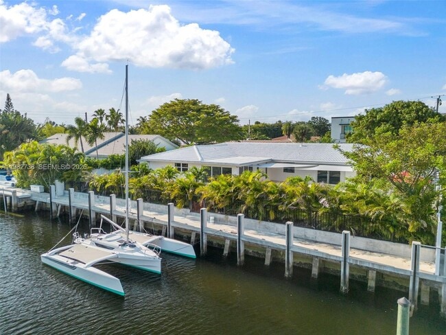 Building Photo - 2816 NE 35th St