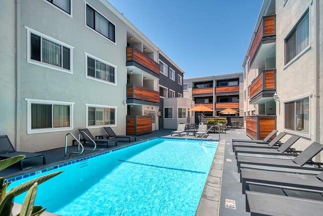 Building Photo - The Village at Toluca Lake