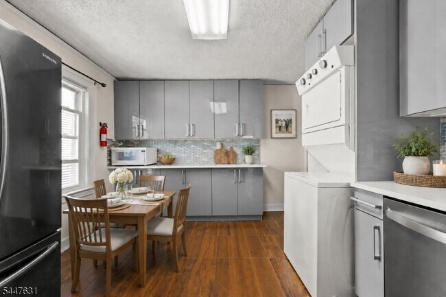 Photo - 22 Meeker Pl