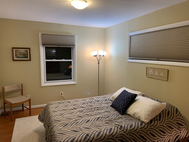 Building Photo - 10400 Farnham Dr Rental