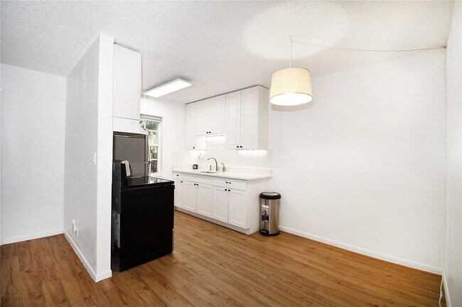 Photo - 900 NE 26th St Unit 7