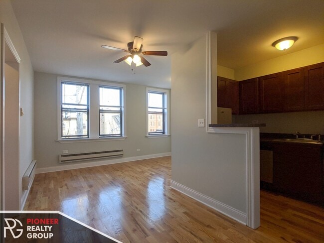 Building Photo - 818 W Diversey Pky Unit X