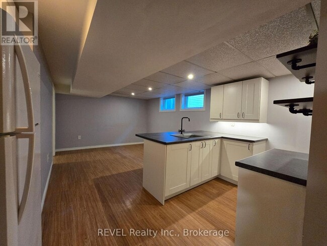 Photo - 33 Dundas Crescent