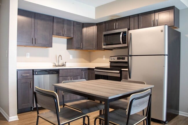 Photo - 202 E Chalmers