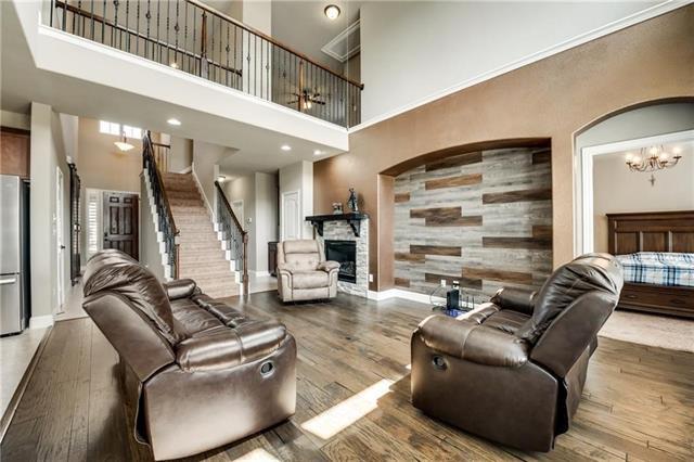 Photo - 1025 Spring Falls Dr