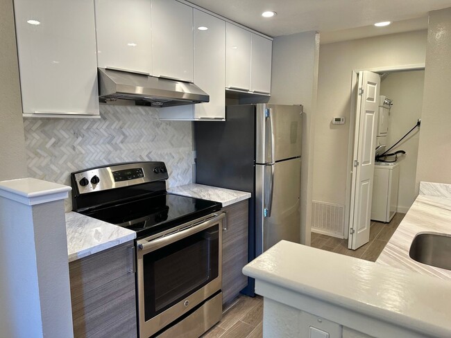 Newly Renovated Upper Unit Foster City - Newly Renovated Upper Condo Unit Foster City Unit 116