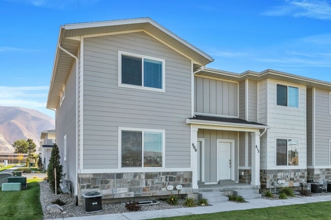 Building Photo - 808 S 1710 E